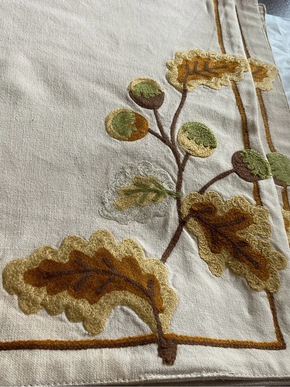 Williams Sonoma Acorn and Oak Leaf Embroidered Fall Placemat Set -8 PCS
